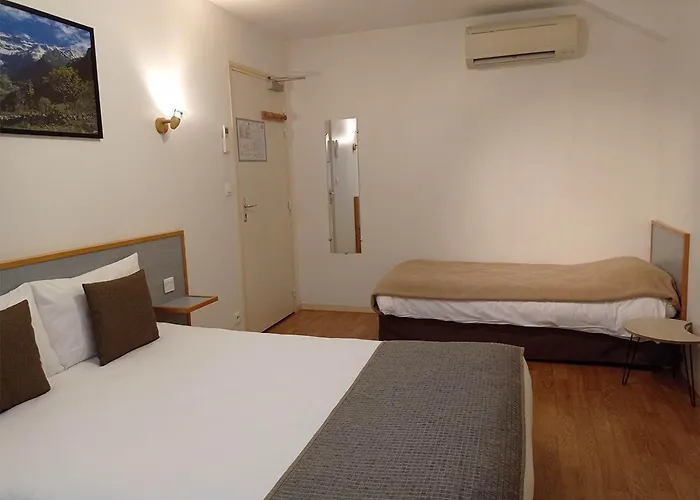 Отель De La Gare Пьерфит-Несталас